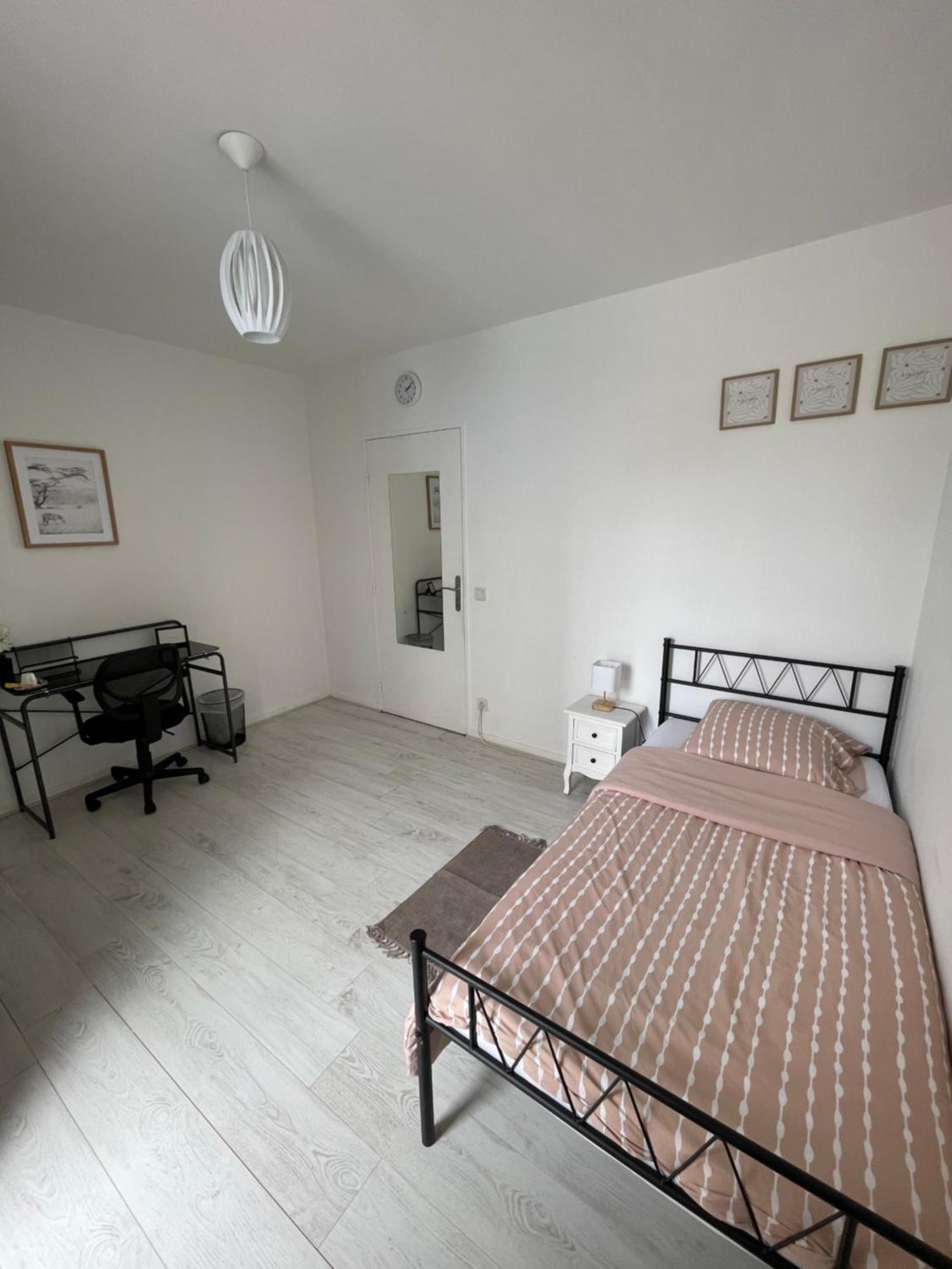 Jolie Chambre Proche De Paris Et Sa Peripherie Aubervilliers Luaran gambar
