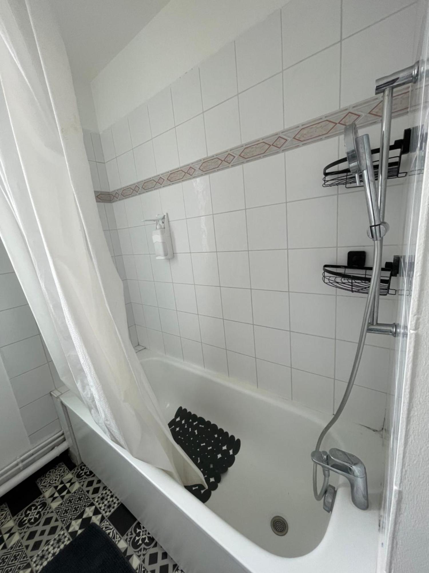 Jolie Chambre Proche De Paris Et Sa Peripherie Aubervilliers Luaran gambar